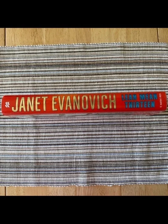Hardcover Book ~ Lean Mean Thirteen By: Janet Evanovich - Picture 3 of 7